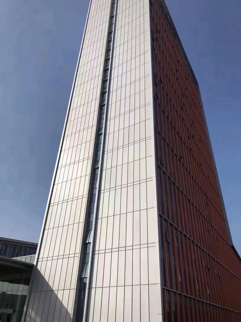 建筑鋁板幕墻 效果圖展示、安裝費用解析與工程要點